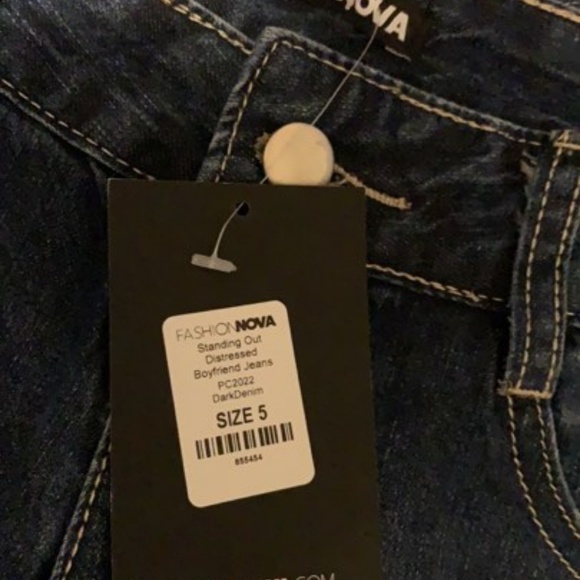 Standing Out Distressed Boyfriend Jeans - Picture 4 of 4